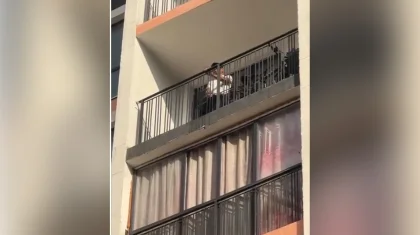 «Дикость и отсутствие культуры»: мужчина справил нужду с балкона в Алматы (ВИДЕО)