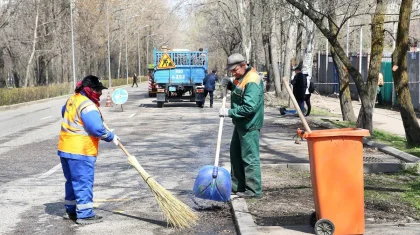 Заместитель акима Алматы Алмасхан Сматлаев рассказал о круглосуточной уборке и росте зарплат дворников