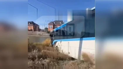 Пассажирский автобус съехал в кювет под Астаной: опубликовано видео