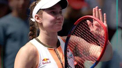 Рыбакина вырвала победу в драматичном матче турнира WTA в Пекине