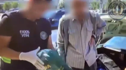 75-летнего пенсионера поймали с поличным при выходе из поезда в Караганде (ВИДЕО)
