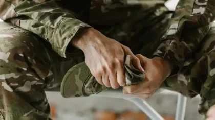 Солдат-срочник выпрыгнул из окна здания в Алматы