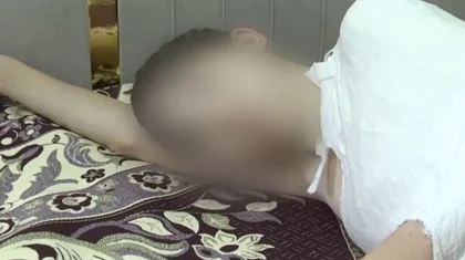 Качели рухнули на школьника на новой детской площадке в Караганде