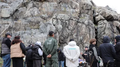 Акция «Вандализмге жол жоқ» прошла в ВКО: молодёжь очистила горы от граффити и мусора