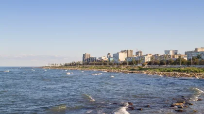 Иск на 94 млн тенге подал бизнесмен за спорный участок у моря в Актау