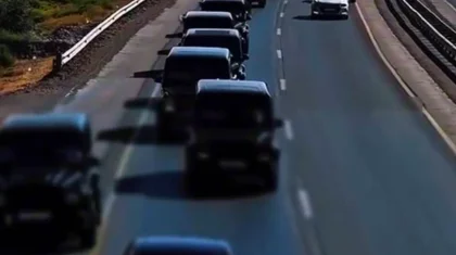 Свадебный кортеж устроил «хаос» на трассе Алматы–Шымкент (ВИДЕО)