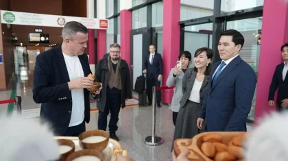 Прибывшего в Казахстан главу WADA угощали баурсаками и кумысом (ФОТО, ВИДЕО)