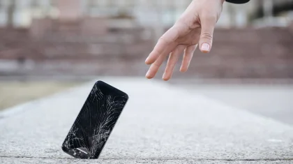 Мужчину наказали за выброшенный телефон в аэропорту Шымкента