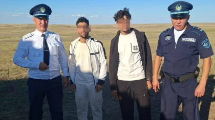 Двух марокканцев, идущих пешком в Россию, обнаружил в степи житель СКО