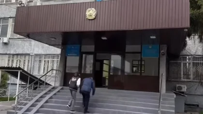 Высмеяла слабослышащего таксиста: полиция Алматы провела беседу с блогершей