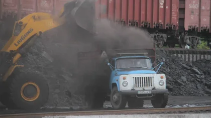 Очереди за углем образовались в Усть-Каменогорске (ВИДЕО)