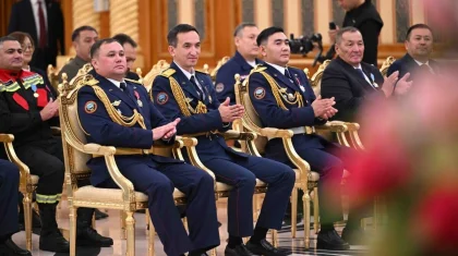 Президент Казахстана вручил госнаграды героям-спасателям