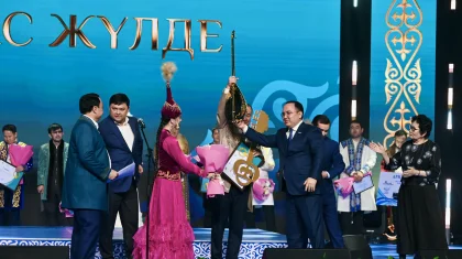 Партия «AMANAT» провела республиканский айтыс накануне Дня Республики