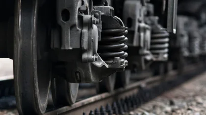 Парень не заметил поезд в центре Семея и попал под колеса локомотива