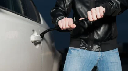 Авто со строительными инструментами на миллион тенге угнали в Астане