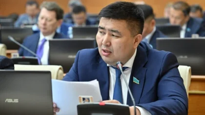 Фракция «AMANAT» призвала усилить контроль над госдолгом и расходами бюджета
