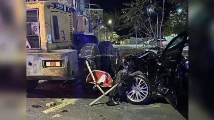 Видео жуткого столкновения Camry с погрузчиком в Актау появилось в сети