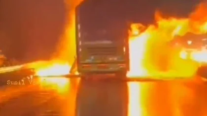 20 человек заживо сгорели в туристическом автобусе в Индии