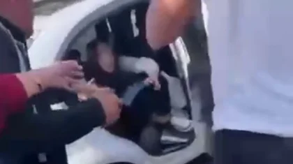Девушку силой затолкали в автомобиль и увезли на глазах у прохожих в Таразе