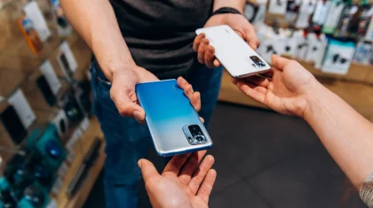 Совет покупателям нелегальных смартфонов дали в МинИИ