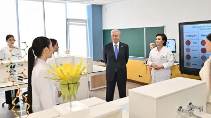 Президент ознакомился с деятельностью творческо-инновационной академии «Сыр жұлдыздары»