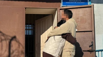 Муж встретил у ворот колонии отсидевшую три года жену в области Абай