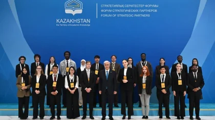 Президент пообщался с иностранными студентами, обучающимися в Казахстане (ФОТО)