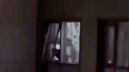 «Могут убить человека»: подростки швыряли с 12-го этажа пакеты с водой в Астане (ВИДЕО)