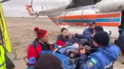 Пропавшего пастуха нашли в степи и вертолетом МЧС доставили в больницу Жезказгана
