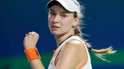 Елена Рыбакина обыграла шестикратную чемпионку «Большого шлема» Игу Швёнтек