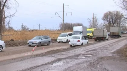 10 км – за три часа: бесконечный ремонт парализовал движение в Алматинской области (ВИДЕО)