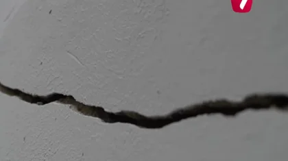 Сельская школа пошла трещинами через два года после открытия в ЗКО