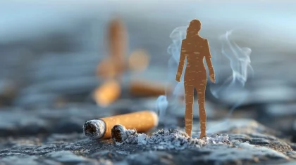 Жительницу Атырау наказали за выброшенный окурок возле университета