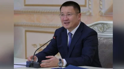 «Мы ведем пропагандистскую работу»: аким Павлодарской области подшутил над девушкой в Threads