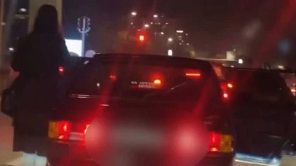 Водитель и пассажиры устроили танцы на проезжей части в области Абай (ВИДЕО)