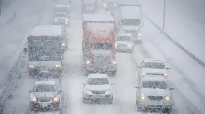 Снегопад и гололед: полиция сопроводила 1400 автомобилей в Акмолинской области