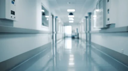 Обрушение фасада в Астане: двое медиков получили травмы