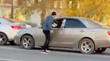 Двух водителей наказали за драку на дороге в Актау