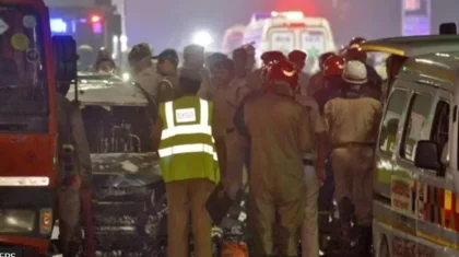 В туристическом районе Нью-Дели взорвался автомобиль: восемь погибших