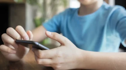 В школах Казахстана отменят запрет на смартфоны?