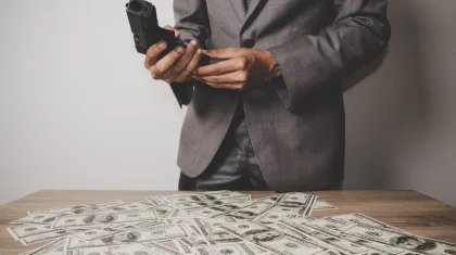 Запугивал ее семью: у предпринимательницы требовали 700 тысяч долларов в Караганде