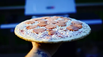 Муж пытался убить жену замороженной пиццей ради любовницы