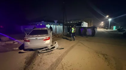 Автоледи устроили ДТП в Семее: один автомобиль перевернулся