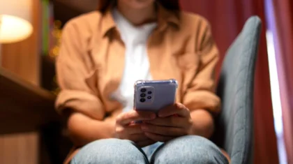 Казахстанка хотела прочитать переписки мужа и потеряла крупную сумму