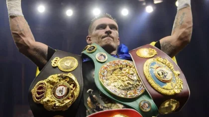 Украинский боксер Усик отдал пояс WBO без боя