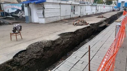 Пенсионерка пострадала на рынке из-за открытой траншеи в Усть-Каменогорске