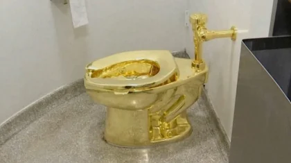 Унитаз из чистого золота продан на аукционе за 12 млн долларов