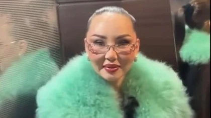 «Я не Есентаева!»: Баян Алагузова поспорила из-за фамилии в лифте (ВИДЕО)