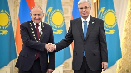 Президент Казахстана наградил премьера Армении орденом «Алтын Қыран»