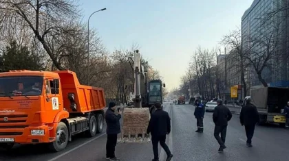 После аварии на теплотрассе на сутки перекрыли центр Шымкента